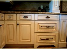 2017 Kitchen Cabinet Hardware Trends Theydesignnet Country Kitchen in sizing 1214 X 814