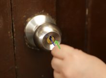 3 Ways To Pick Locks On Doorknobs Wikihow regarding measurements 3200 X 2400