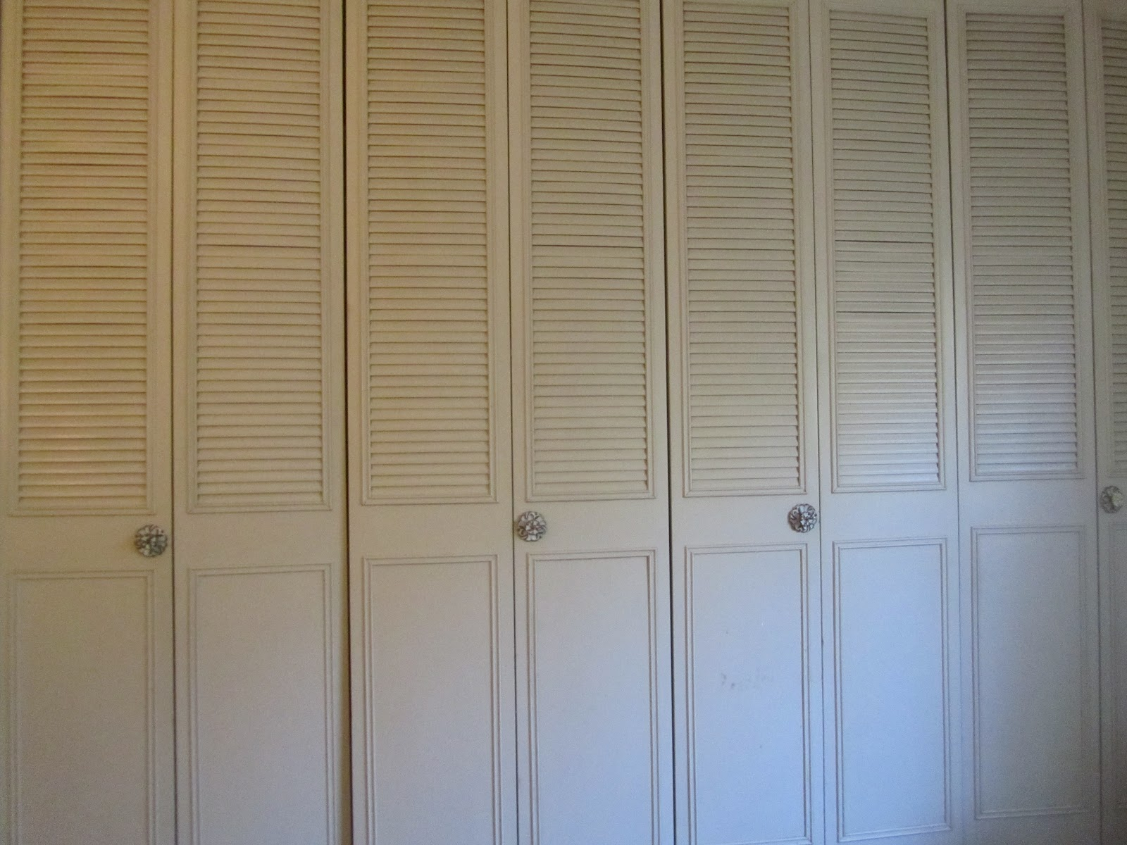 Bed Bath Wonderful Bifold Closet Doors Design With Door Knobs For within proportions 1600 X 1200