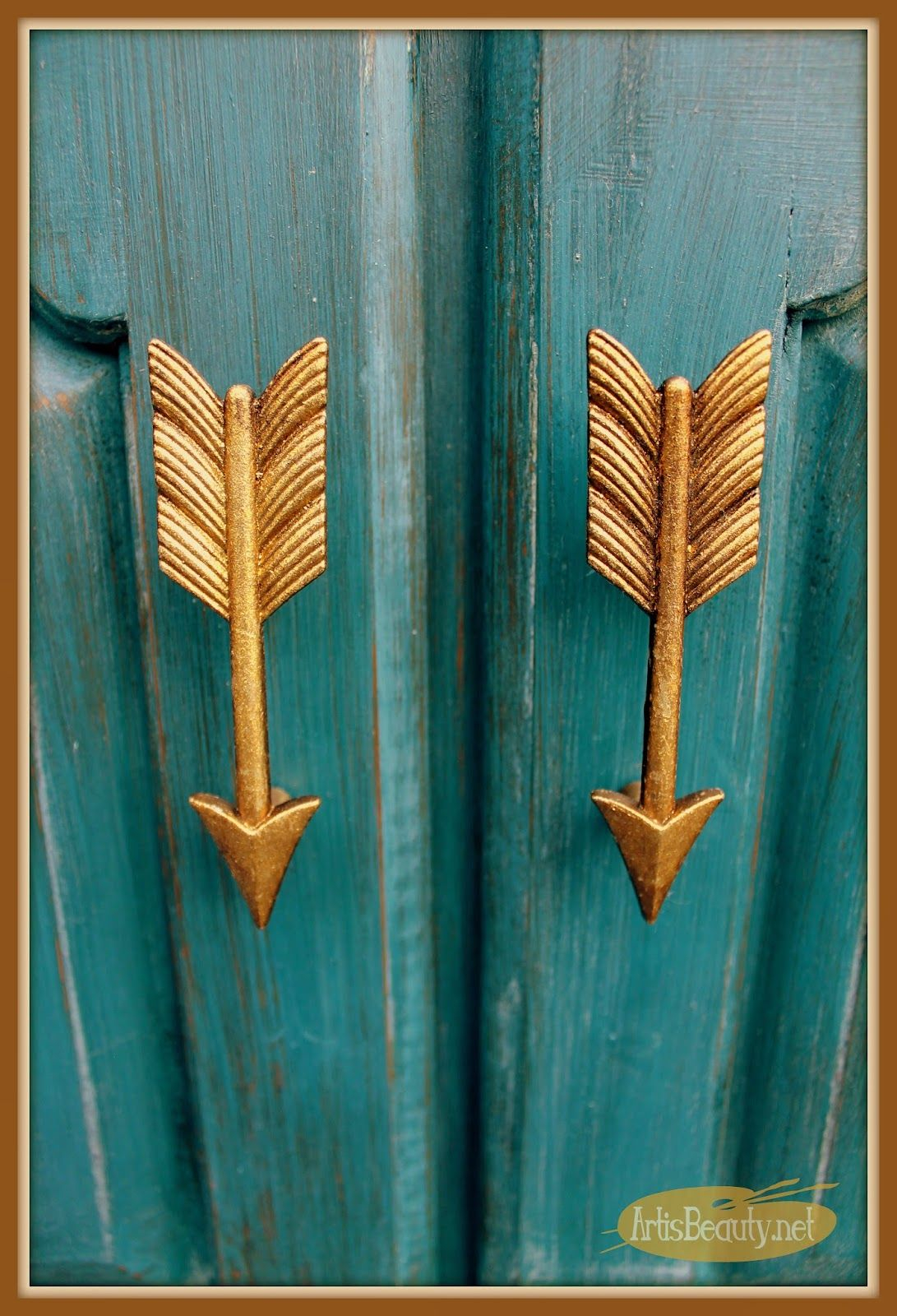 Love This Golden Arrow Cabinet Pull Hardware On This Makeover throughout size 1091 X 1600