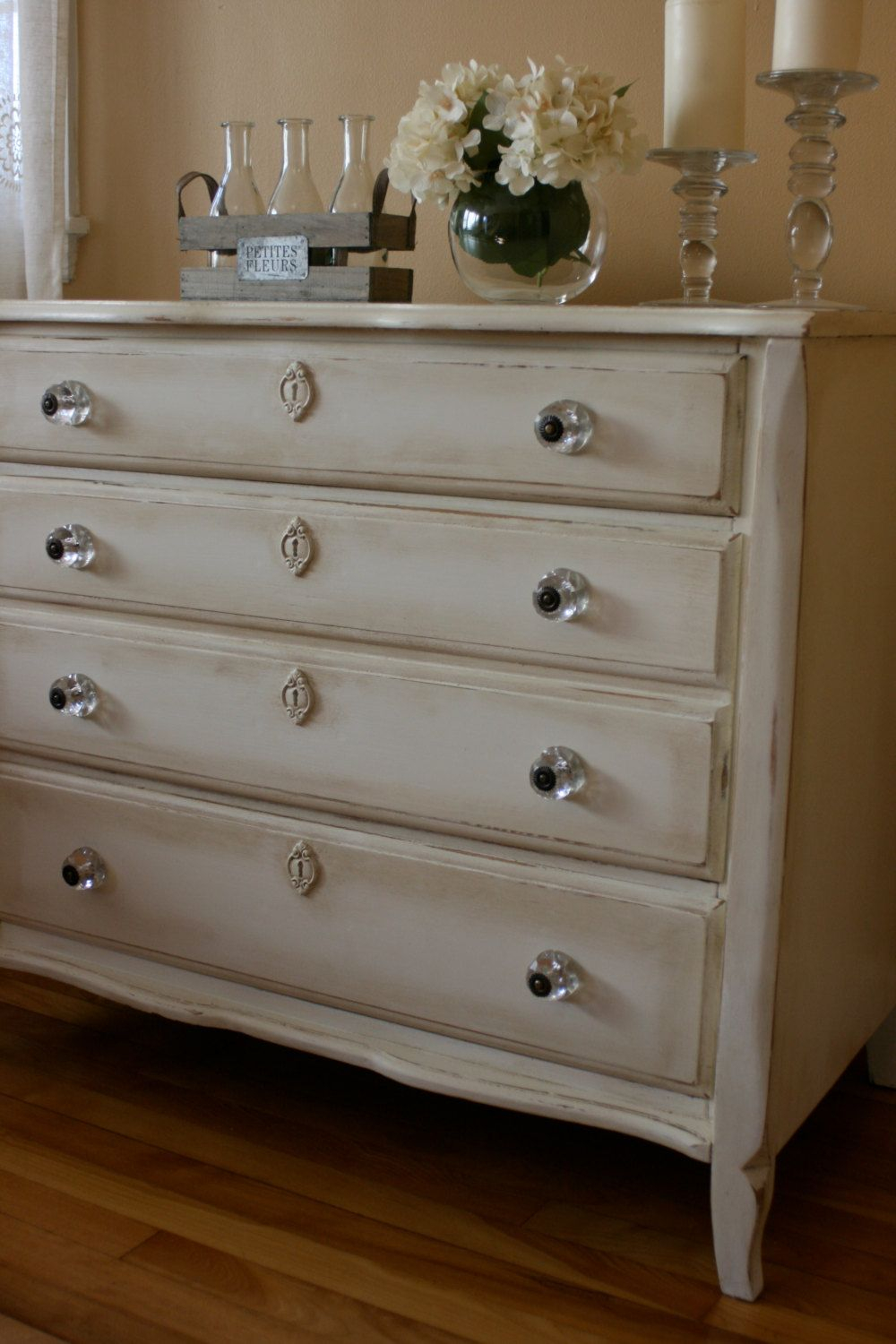 Shab White Dresser With Glass Knobs Httppatriciaalberca for measurements 1000 X 1500