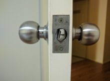 Sticky Door Knob Door Knobs with dimensions 1299 X 974