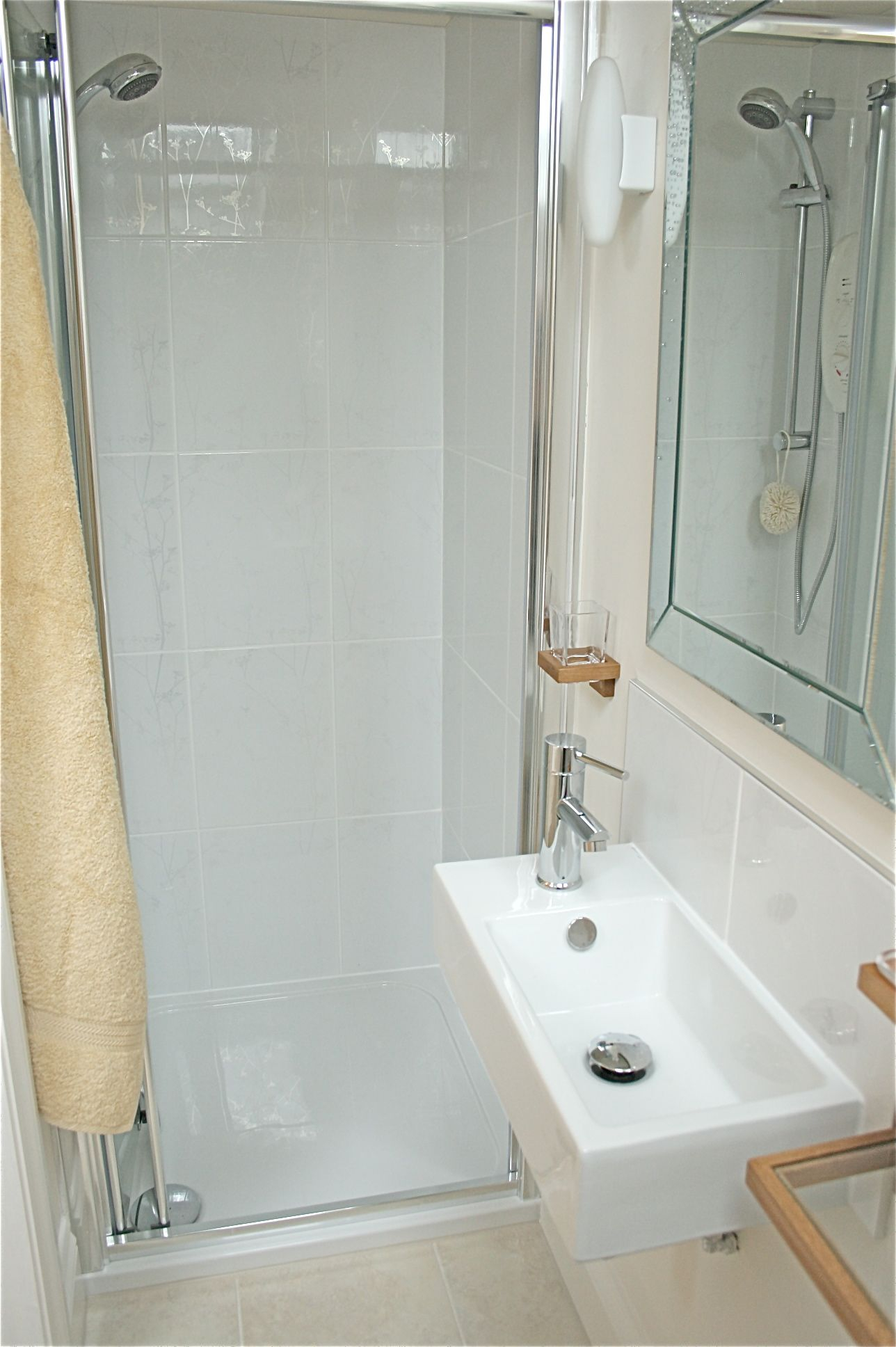 Love The Shower And The Sink Bathroom In 2019 Small Shower regarding measurements 1288 X 1936